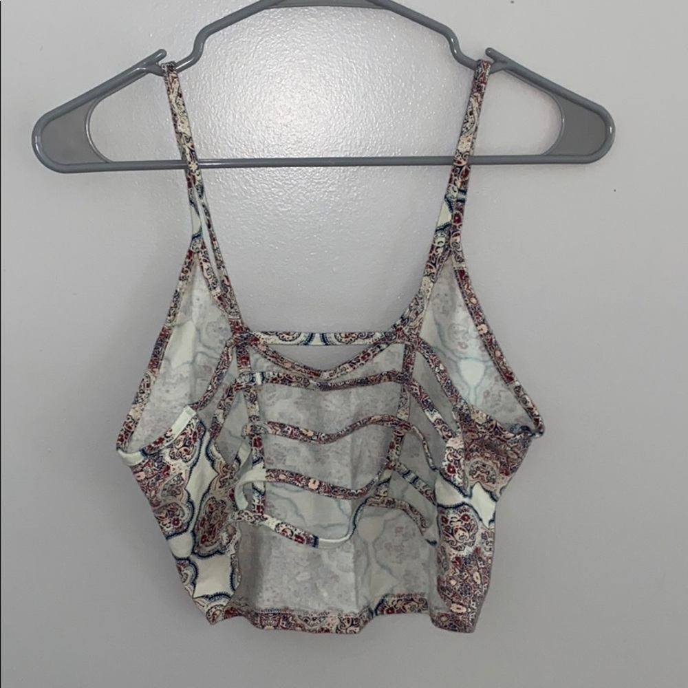 Patterned Crop Top with Open Back - Picture 2 of 2